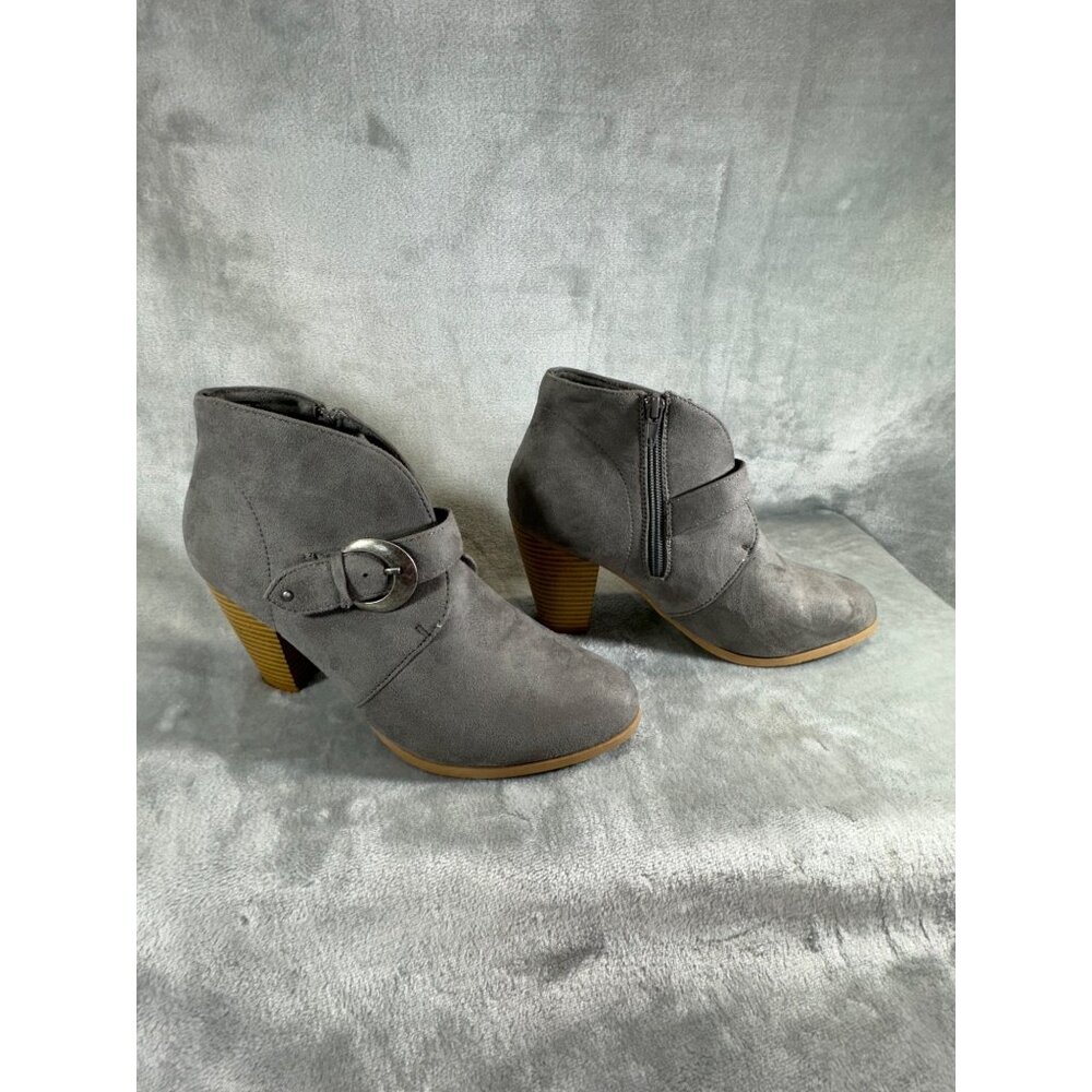 Maurices Boots Women's 7.5 Grey Trina 3" heels ankle booties w/ Buckle